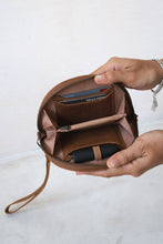 Load image into Gallery viewer, Wedge Wallet - Saddle (Light)