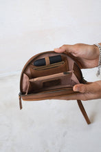 Load image into Gallery viewer, Wedge Wallet - Saddle (Light)