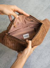 Load image into Gallery viewer, Atlas Woven - Saddle (Light)