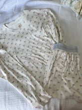 Load image into Gallery viewer, PRE-ORDER 🇺🇸 White American Flag Pajama Pattern SHORTS

