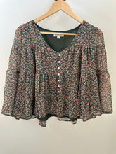 Load image into Gallery viewer, Floral Tiered Blouse
