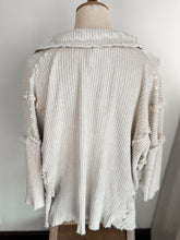 Load image into Gallery viewer, Khaki Collard Pullover
