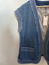 Load image into Gallery viewer, Embroidered Hem Quilted Vest
