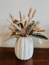 Load image into Gallery viewer, Centerpiece Pampas Pumpkin
