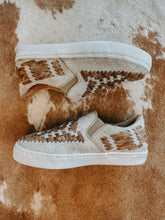 Load image into Gallery viewer, Dakota Leather Sneakers
