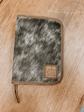 Load image into Gallery viewer, Cowhide Jewelry Case
